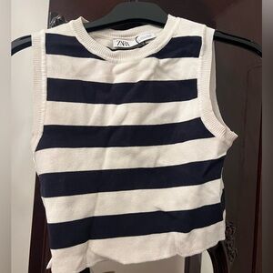 Women’s medium sized crop top. Striped sleeveless shirt